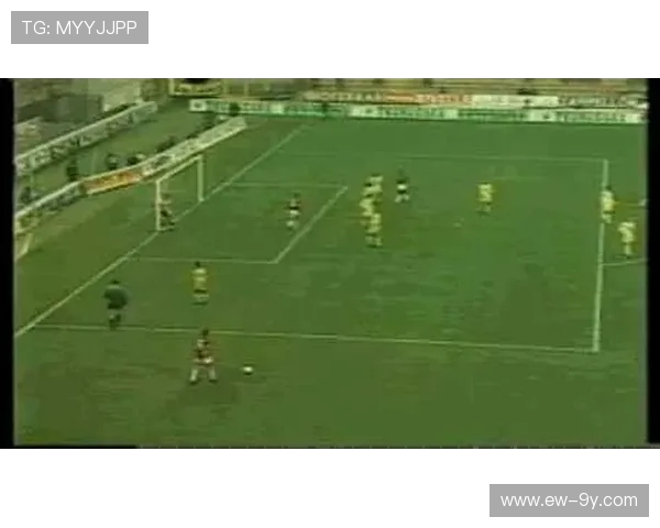 沈阳足球赛场惊现飞踹门将事件引发广泛关注与热议 沈阳足球赛场惊现飞踹门将事件引发广泛关注与热议